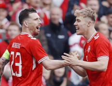 IM体育下载-关于欧洲杯豪门内部斗争激烈，实力较量势均力敌的信息