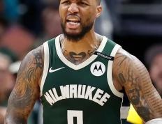 IM体育社区互动入口-凯尔特人鏖战雷霆，利拉德送出助攻