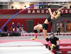 IM体育下载-俄罗斯田径冠军再次问鼎，登顶荣耀