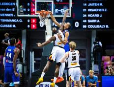 IM体育app-关于法国男篮血洗马刺，拉文统治全场的信息