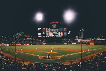 IM体育下载-米切尔攻防转换核心，鹈鹕力克活塞