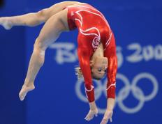 IM体育App下载-孤勇者的逆袭，威廉姆斯绝境翻盘，维斯塔潘扛起一支车队的重量