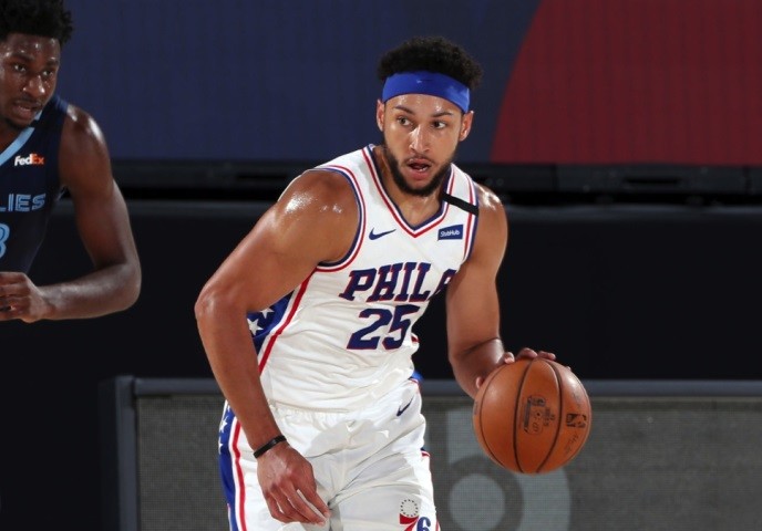 IM体育平台-76人客场擒活塞,西蒙斯发挥关键