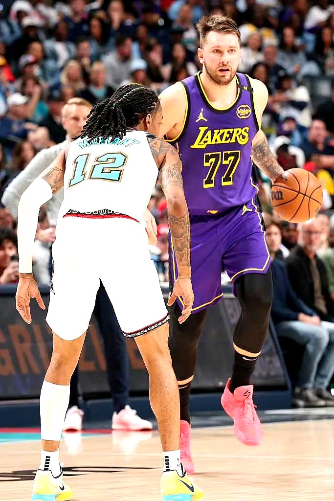 IM体育注册链接-灰熊上演绝地翻盘,逆转湖人取胜