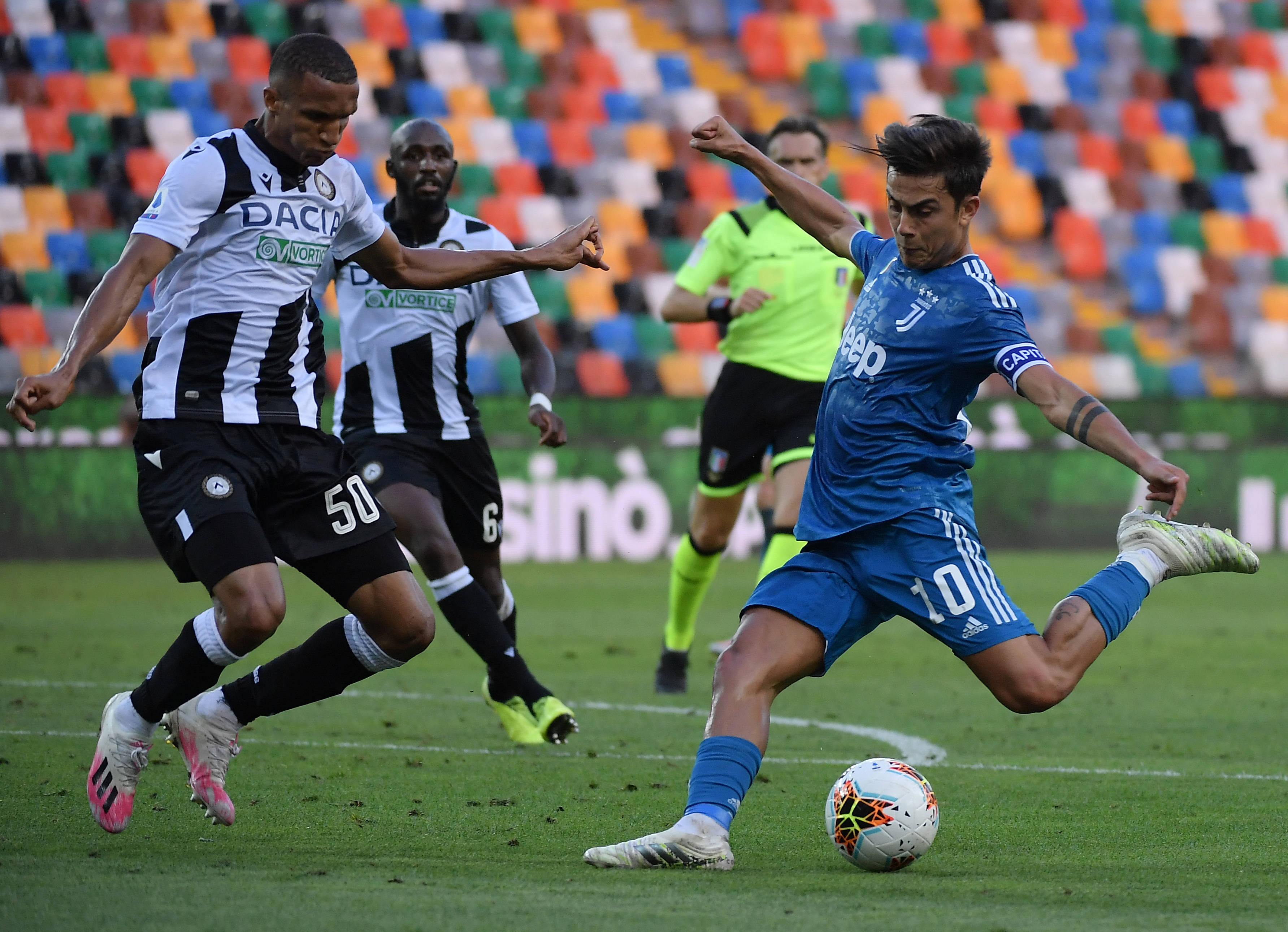 IM体育官方网-意甲比赛现场战况激烈搏击，球队斗志昂扬的简单介绍