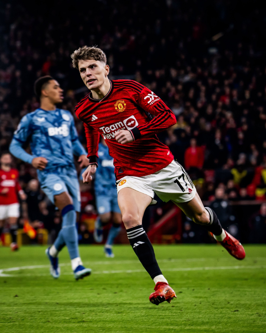 IM体育app-曼联主场逆转，继续向榜首发起冲击的简单介绍