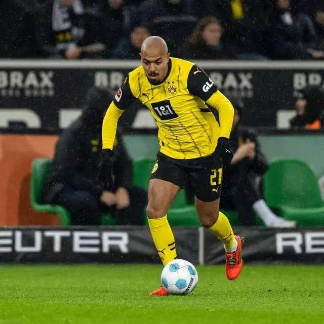 IM体育注册链接-包含多特蒙德老将受伤，球队面临后防困境的词条