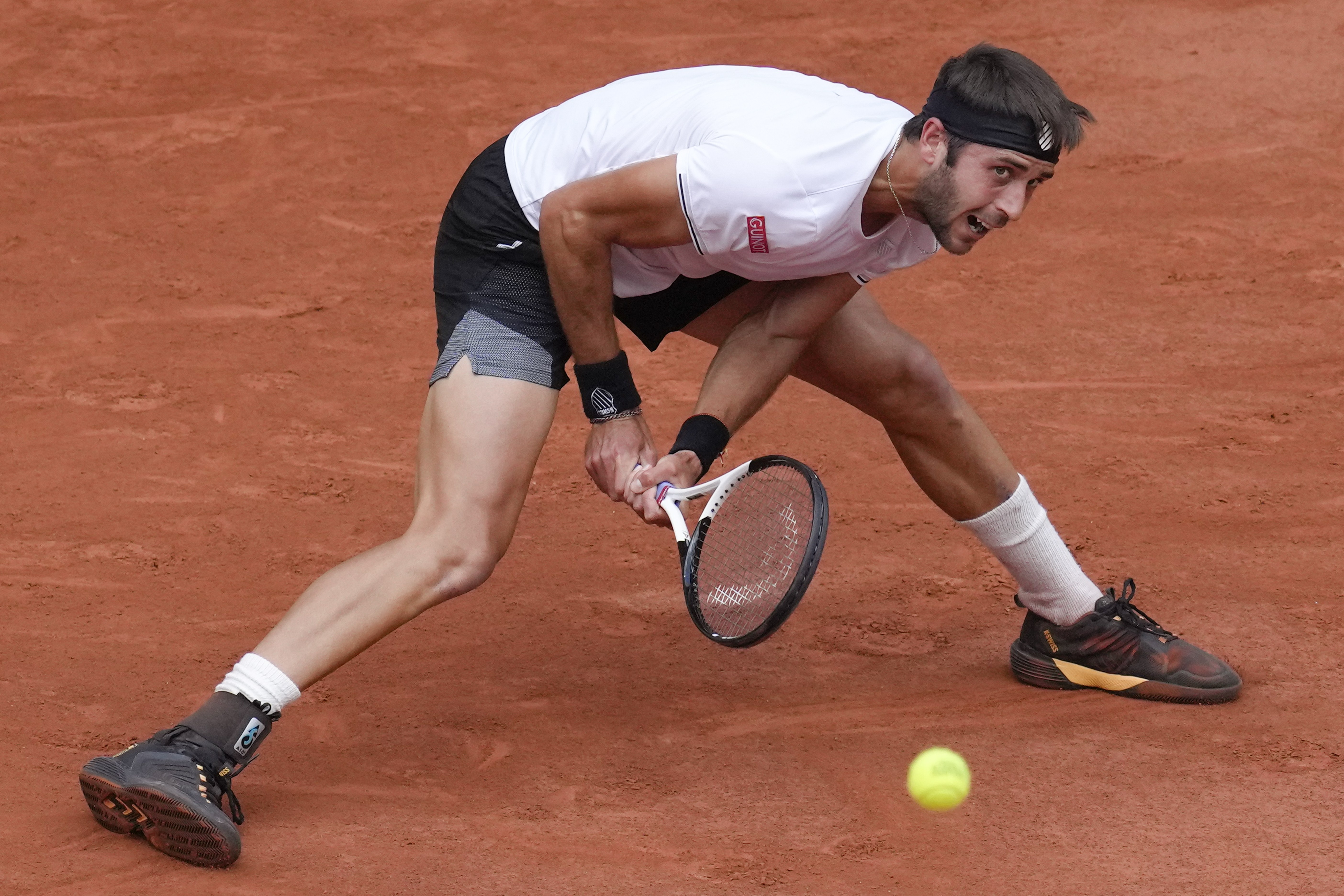 IM体育下载-澳大利亚网球队翻盘法国网球队，兹维列夫统治全场的简单介绍