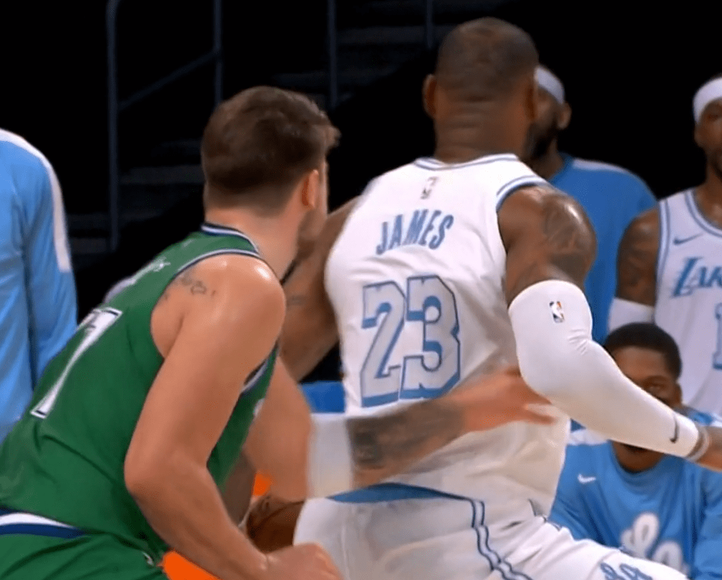 IM体育在线注册-包含江苏队碾压太阳，詹姆斯扛起全队的词条