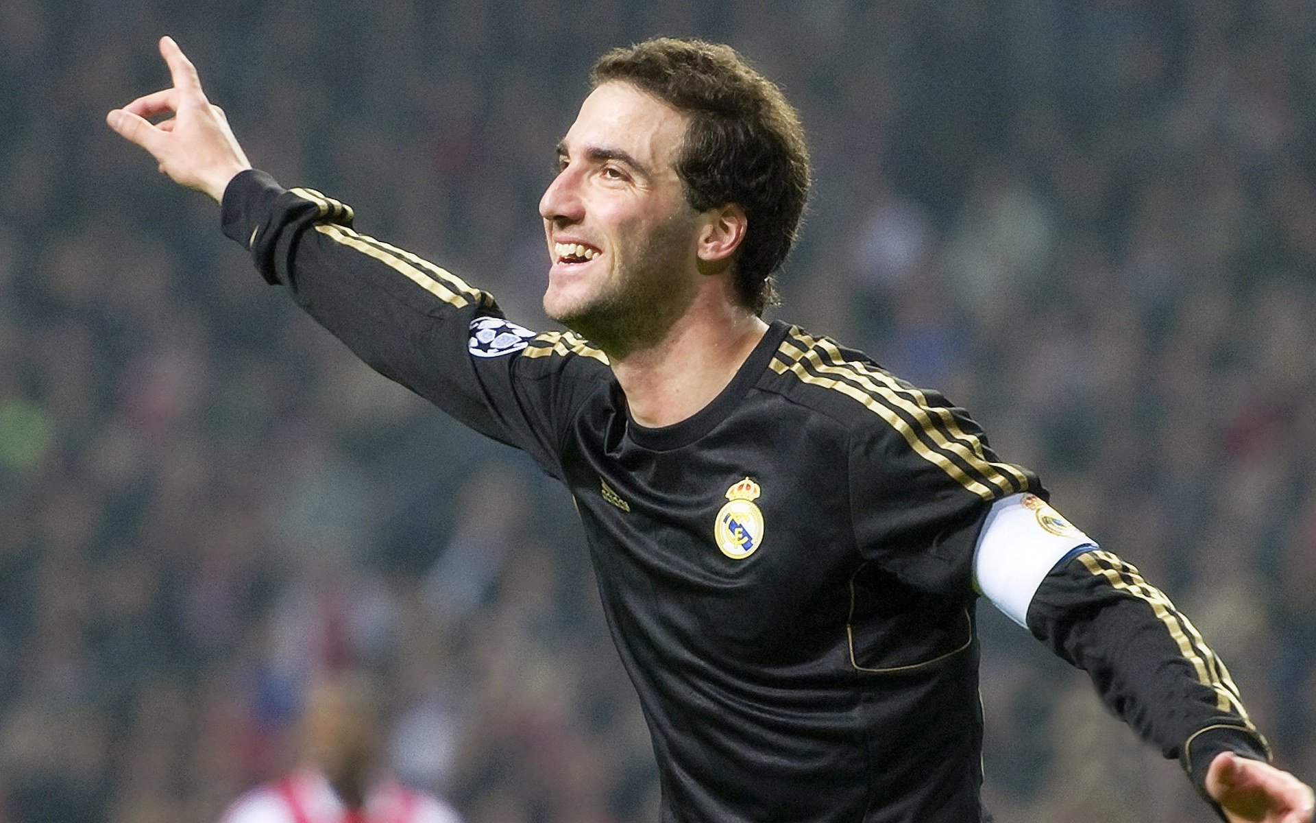 IM体育平台-爱德华兹狂飙突进，爵士主场力克雄鹿